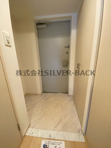 アドバンス難波西アクアの玄関