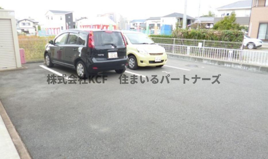 ファルコン久留米高校前の駐車場|駐車場があるので、車を買う予定の方も安心です