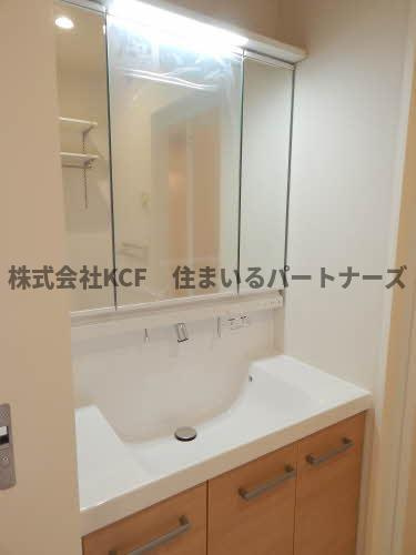 シャーメゾン善導寺の独立洗面台|独立洗面台、小物を置くことができて便利です