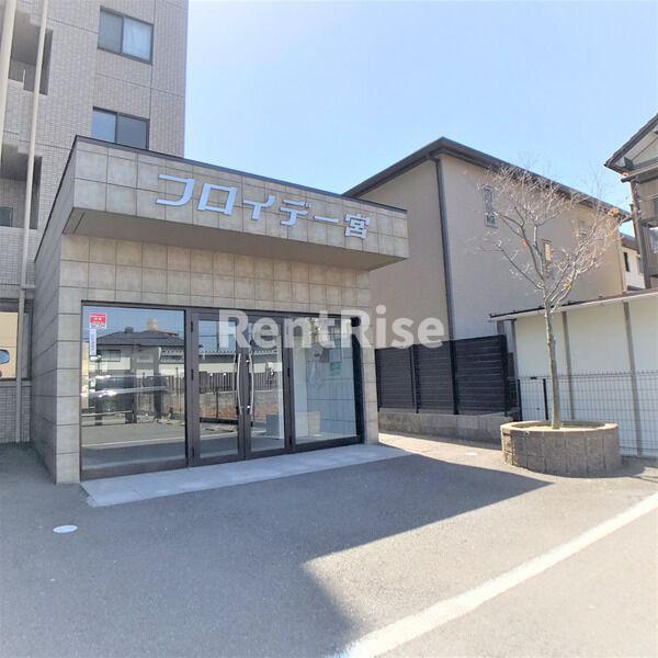 フロイデ一宮の駐車場