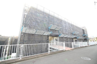 【外観】 | 便利な「上大岡」駅から徒歩10分の好立地に建つマンション外観です。現在大規模修繕工事中で、管理も良好です！