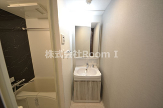 【洗面所】 | S-RESIDENCE天満Gracis | 忙しい朝には欠かせない洗面所です