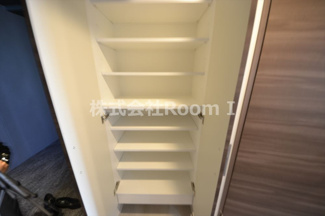 【玄関】 | S-RESIDENCE天満Gracis | 専用の収納スペースです