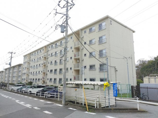 【外観】 | 閑静な住宅街に位置した分譲マンション