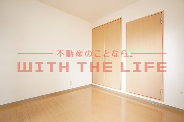 【当社管理物件】悠ハイム花畑の寝室|落ち着いた色調の洋室です