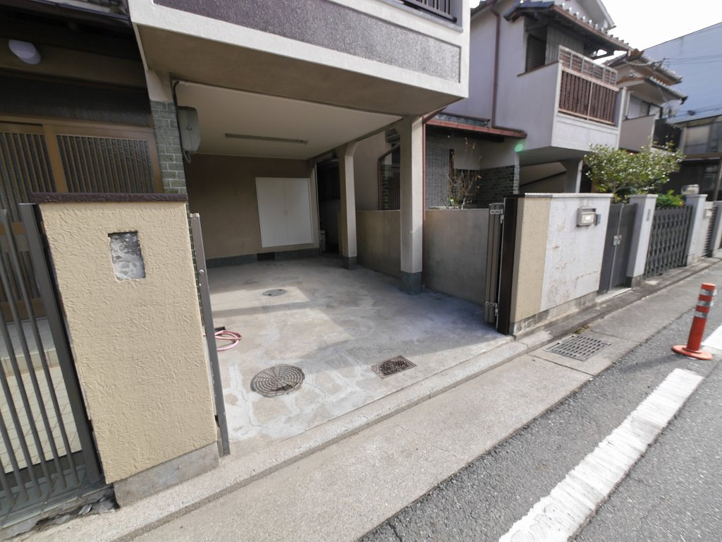 押部谷町福住貸家Ⅰの駐車場