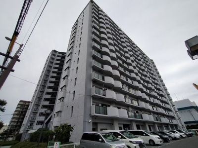 【外観】 | コスモ鶴見緑地 | ☆大阪メトロ鶴見緑地線「横堤」駅徒歩3分！！
☆近隣にイオンや鶴見緑地あり！周辺施設充実で生活至便な環境です！！
☆花博記念鶴見緑地が近く、お散歩にスポーツも楽しめますね♪