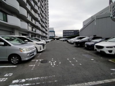 【駐車場】 | コスモ鶴見緑地 | 敷地内にある駐車場です。