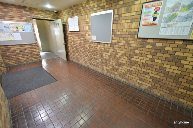 ファミールハイツ北大阪1号棟　仲介手数料無料のロビー