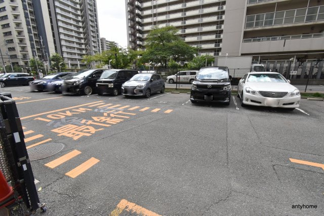 ファミールハイツ北大阪1号棟　仲介手数料無料の駐車場