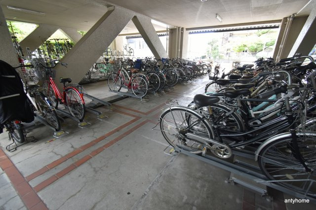 ファミールハイツ北大阪1号棟　仲介手数料無料の駐車場