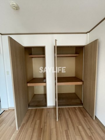 ガリューコート菱屋西の玄関