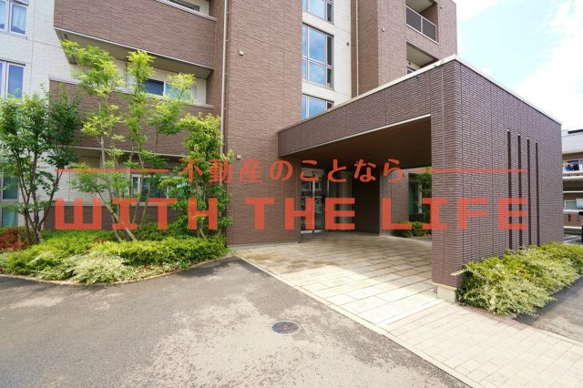 ベレオ合川【キャッシュバック対象物件】のエントランス|ゆとりのあるエントランスです