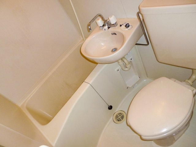 【トイレ】 | ライフピアルシーダ | 3点ユニットバス
同設備の別室写真を使用しております。