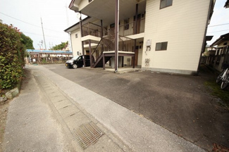 【駐車場】 | TOYOUKEハイツ | 敷地内に駐車できるのは、軽自動車のみとなります