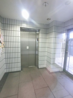 【その他共用部分】 | リベルテ石川町弐番館 | お買い物時やベビーカーの出し入れに便利なエレベーター付です。