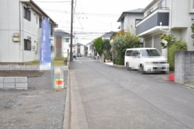 【前面道路含む現地写真】 | 府中市西府町 | 前面道路公道5メートルあります。運転が苦手な奥様でも楽々駐車可能です。