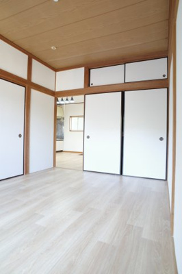 【内装】 | グリーンハイツ吉本 | 元和室の名残はあるものの、清潔感のあるカラーリング。