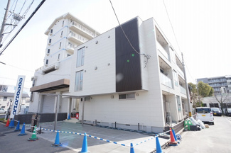 【外観】 | 通りに面する高級感ある瀟洒な外観です