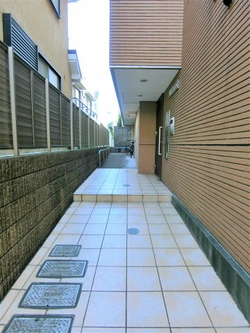ヒルズ大岡山のその他共用部分|奥、自転車置き場（月額500円）