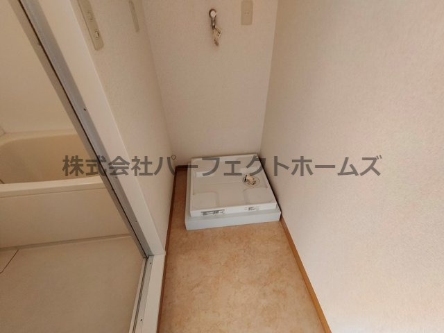 香里ヶ丘ビルの洗面所|スペースが確保できる洗面所です