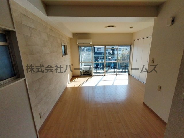 香里ヶ丘ビルの居間・リビング|使いやすい居間です