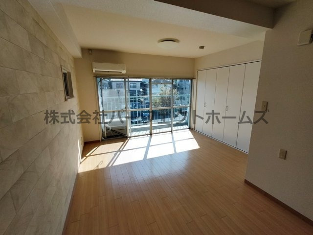 香里ヶ丘ビルの居間・リビング|こちらの居間で趣味の時間をお楽しみください