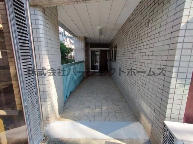 香里ヶ丘ビルのエントランス