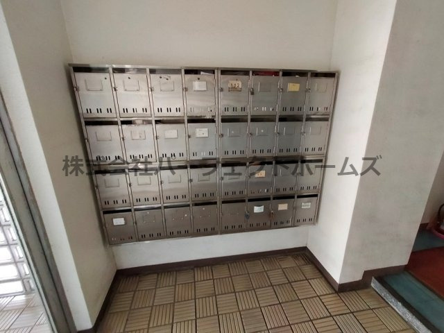 香里ヶ丘ビルのロビー