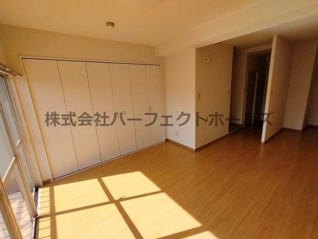 香里ヶ丘ビルの居間・リビング|ゆったりとしたリビングです