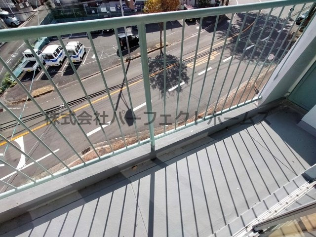 香里ヶ丘ビルのバルコニー|お洗濯にも便利なバルコニー付き