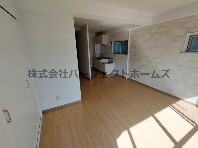 香里ヶ丘ビルの居間・リビング|ゆったり過ごせる居間です