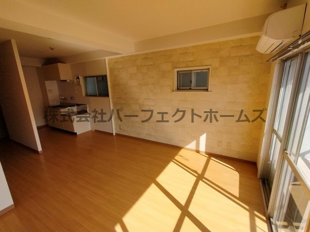 香里ヶ丘ビルの居間・リビング|ゆったりとした居間です