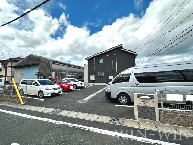 エトワールの駐車場