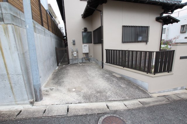 長丘4丁目戸建の駐車場