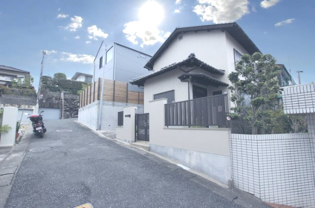 長丘4丁目戸建の前面道路含む現地写真