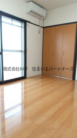 タワーサイドビルの洋室|コンパクトで使いやすい洋室です