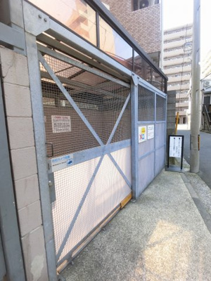 【その他共用部分】 | ベイシティコート横浜 | 敷地内ゴミ置場です。