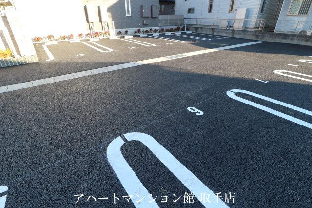 エタニティⅠの駐車場