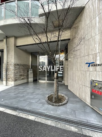 TLRレジデンス高井田のエントランス