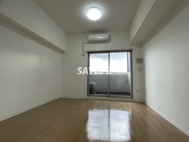 TLRレジデンス高井田の居間・リビング