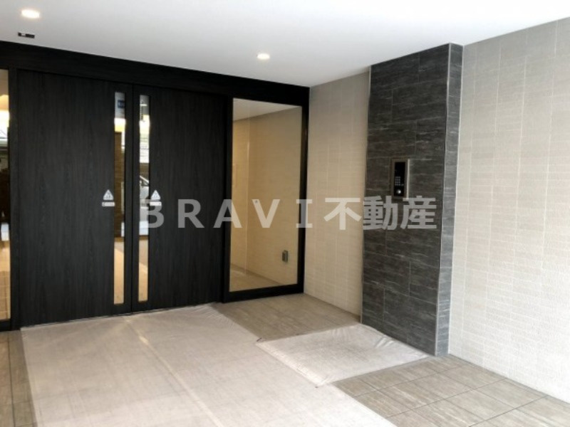 ヴィラ・セレーノ玉造本町　BRAVI不動産のロビー|【ルネフラッツ玉造本町】ゆとりのあるロビーです