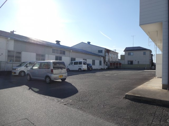 コーポ三本木の駐車場