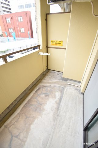 ビーバ江坂　仲介手数料無料のバルコニー