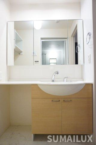 Ｎｅｕｔｒａｌ　８の独立洗面台