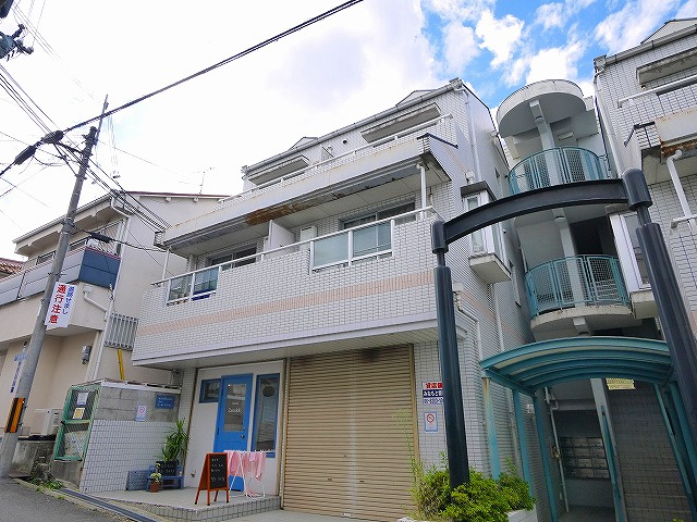 シティパレス21学園前の外観