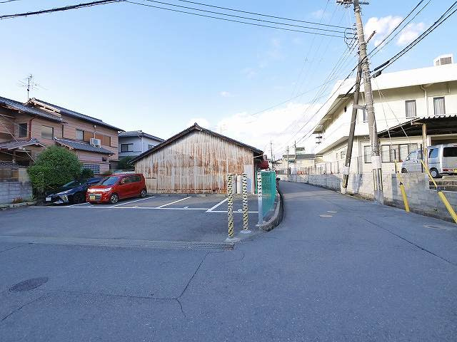 大安寺1丁目楠下駐車場（北側）の駐車場