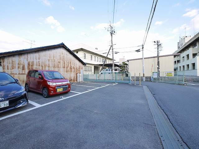 大安寺1丁目楠下駐車場（北側）の駐車場