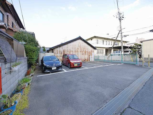 大安寺1丁目楠下駐車場（北側）の駐車場