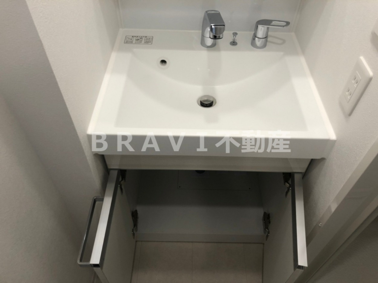 ルネフラッツ谷町四丁目　BRAVI不動産の独立洗面台|【ルネフラッツ谷町四丁目】